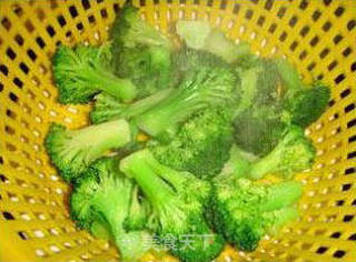 肉酱西兰花的做法步骤:2
