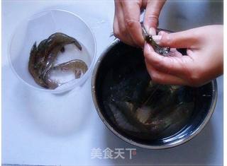 用煎肉的方法来煎虾——椒盐虾的做法步骤:2