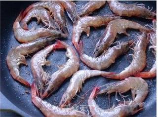 用煎肉的方法来煎虾——椒盐虾的做法步骤:4