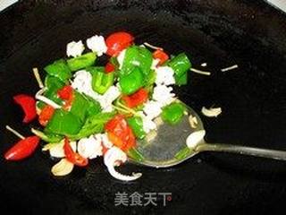 双椒炒鱿鱼的做法步骤:12