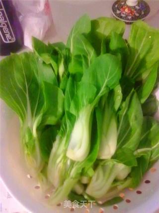 平菇油菜的做法步骤：1