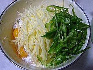 双丝鸡蛋饼的做法步骤：2
