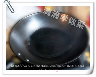 丰富早餐-----芹菜鸡蛋饼+土司的做法步骤:2