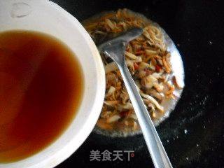 菇笋辣椒鱿鱼丝的做法步骤:7