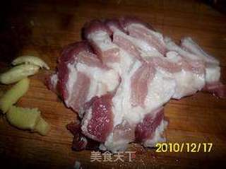 五花肉炒腐竹的做法步骤：2