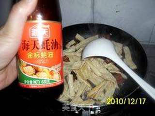 五花肉炒腐竹的做法步骤：9