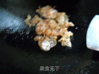 西兰花梗炒腊肠的做法步骤：3