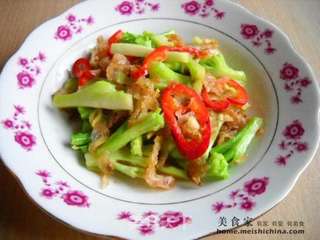 西兰花梗炒腊肠的做法步骤：7