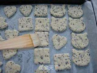 芝麻海苔苏打饼干的做法步骤:11