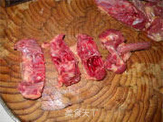 薏米菊花雏鸽汤的做法步骤:2