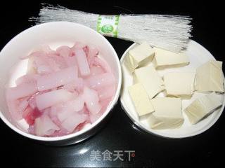 白菜鱿鱼豆腐煲的做法步骤:2