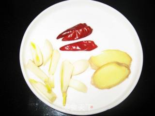 白菜鱿鱼豆腐煲的做法步骤:3