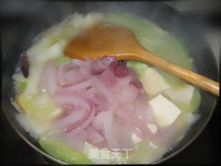 白菜鱿鱼豆腐煲的做法步骤:10