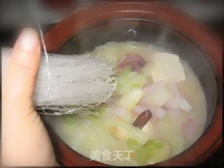 白菜鱿鱼豆腐煲的做法步骤:11