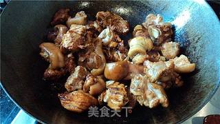 花生莲藕焖猪手的做法步骤：4