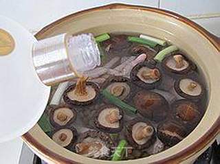香菇黄豆凤爪汤的做法步骤:6