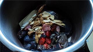 花旗参淮山竹丝鸡汤的做法步骤：3