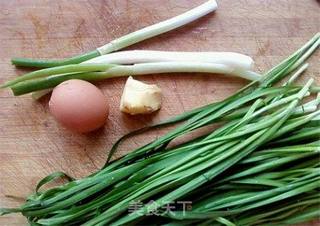 草鱼韭菜水饺的做法步骤：1