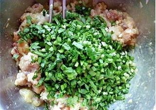 草鱼韭菜水饺的做法步骤:3
