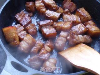 上海本帮特色的浓油赤酱——外婆红烧肉的做法步骤:7