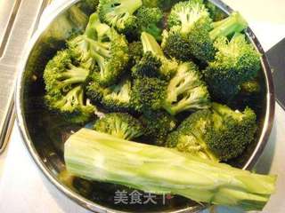 金蒜蚝汁墨鱼仔的做法步骤：3