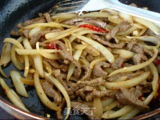 洋葱爆牛柳的做法步骤:7