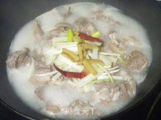 什么方法吃羊肉最有营养--葱香焖羊排的做法步骤：8