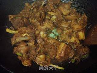 什么方法吃羊肉最有营养--葱香焖羊排的做法步骤：13