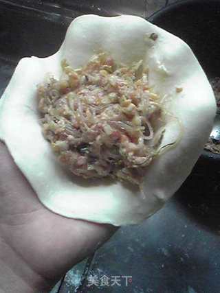 猪肉酸菜粉丝馅饼的做法步骤:5