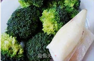 缤纷圣诞腊味炒饭的做法步骤:2