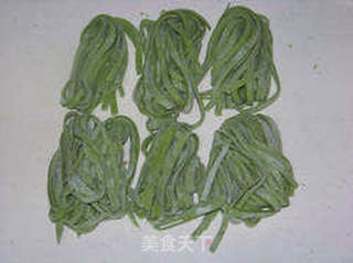 水清清碧波荡漾の菠菜面条的做法步骤:14
