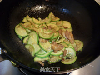 西葫芦炒肉片的做法步骤：7