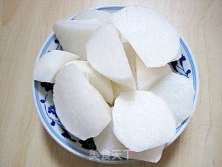 招财进宝----汤煲:腊猪手煲萝卜(加料版)的做法步骤:2