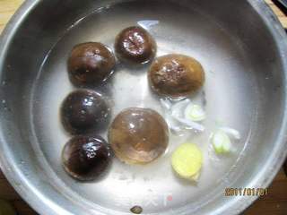 团团圆圆——菇香三彩鸡丸的做法步骤:7