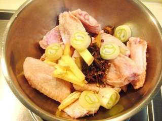 私家菜“避风塘炒鸡翅”的做法步骤:4