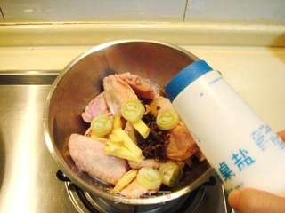 私家菜“避风塘炒鸡翅”的做法步骤：5