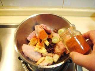 私家菜“避风塘炒鸡翅”的做法步骤：6
