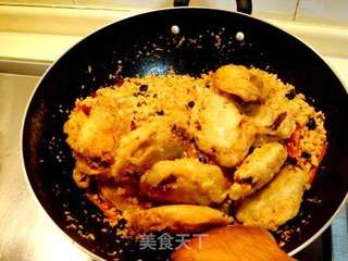 私家菜“避风塘炒鸡翅”的做法步骤：30