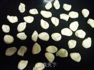 煮饺子不破皮的窍门--芹菜香干猪肉饺的做法步骤:6