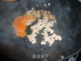 咸鱼鸡粒炒饭的做法步骤：5
