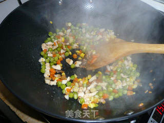 咸鱼鸡粒炒饭的做法步骤：7