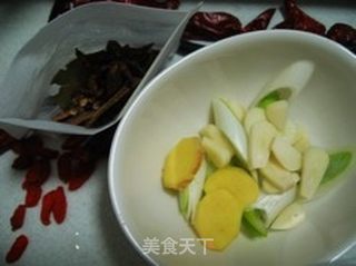 大吉大利--辣焖栗子鸡的做法步骤:5