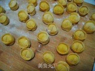 金银满盆--金银元宝饺子的做法步骤：22