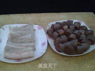 酸菜炖白肉血肠的做法步骤:4