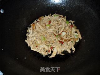 肉丝包菜炒粉的做法步骤：6