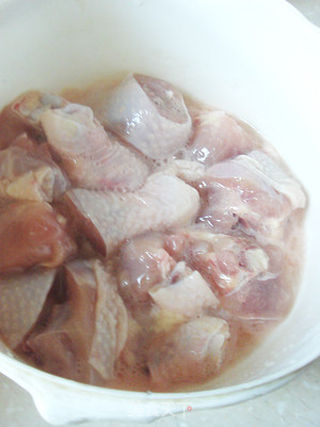 别拦着我,我今天来个二大的——北菇滑鸡腊味饭 (港式煲仔饭)的做法步骤:3