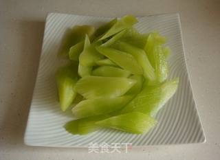 莴笋版腌笃鲜的做法步骤：2