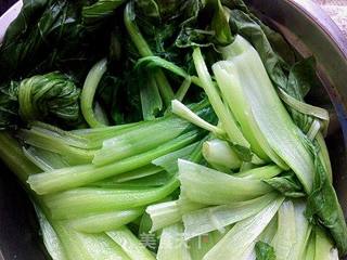 花菇青菜素饺子的做法步骤：1