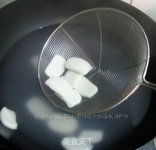 【鸿运当头】——番茄火腿炒年糕的做法步骤:3