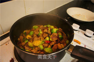 黑胡椒葱香甘蓝炒羊肉的做法步骤：7